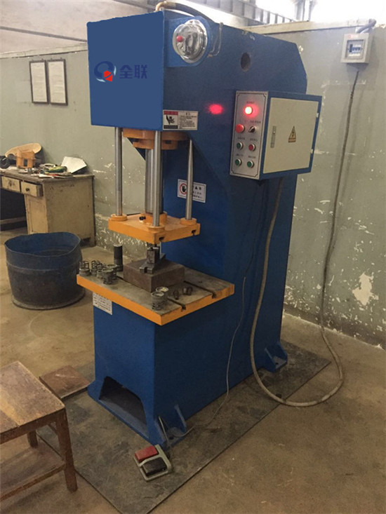 單(dān)柱液壓機