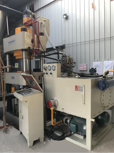 Y32-500T鹽舔磚四(si)柱液壓機