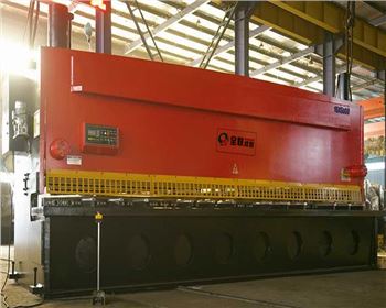 剪闆機已成(cheng)為各企事業單位(wei)使用較為廣泛的(de)剪切設備