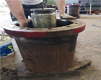 液壓油(you)缸磨損漏油修複(fú)找西安全聯機床(chuang)維修